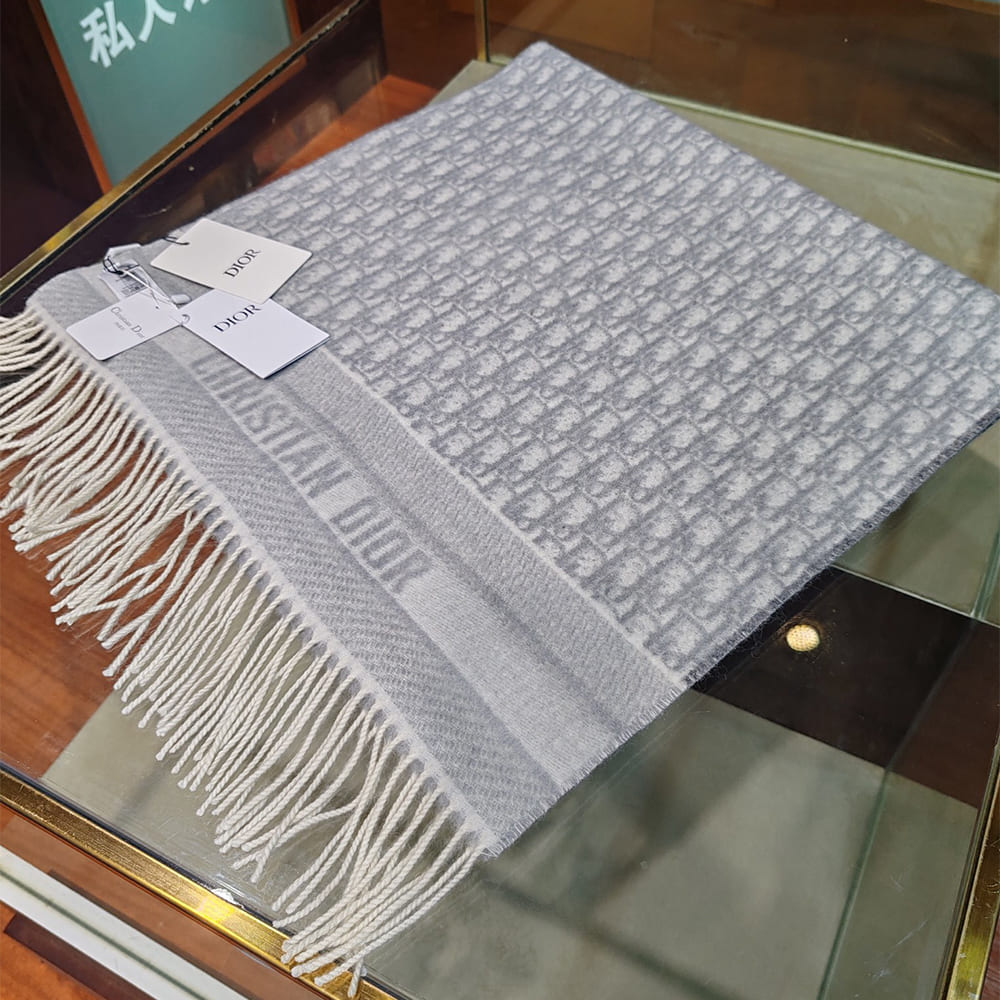 D10r Printed scarf