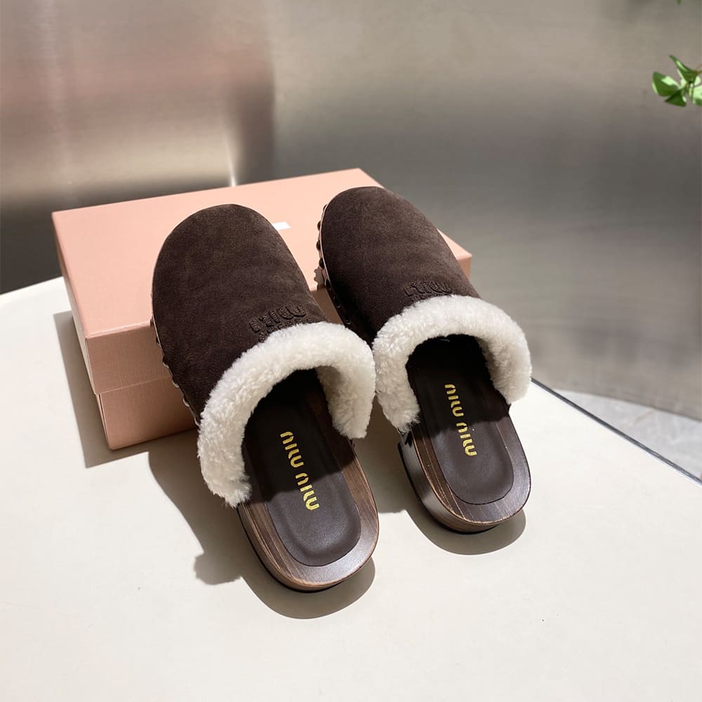 M1um1u Suede clogs