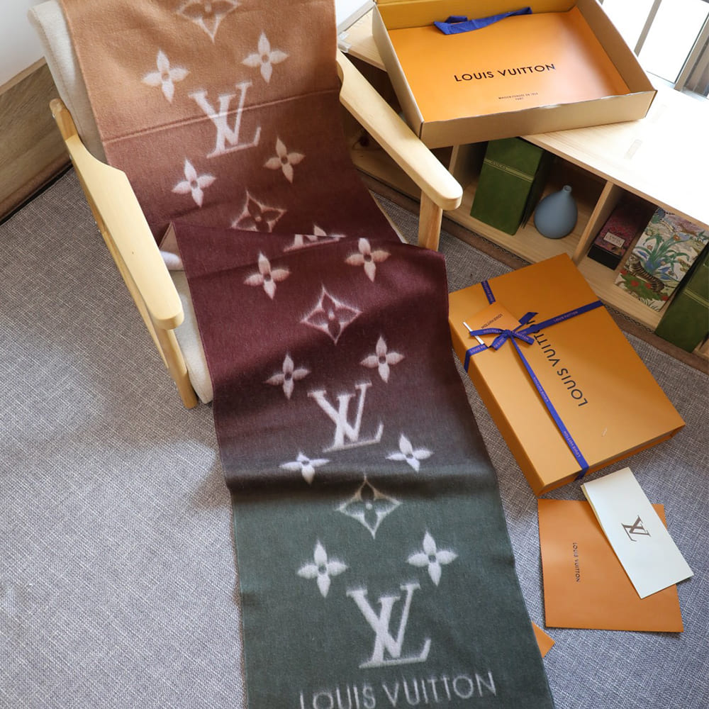 LV Reykjavik Gradient Scarf