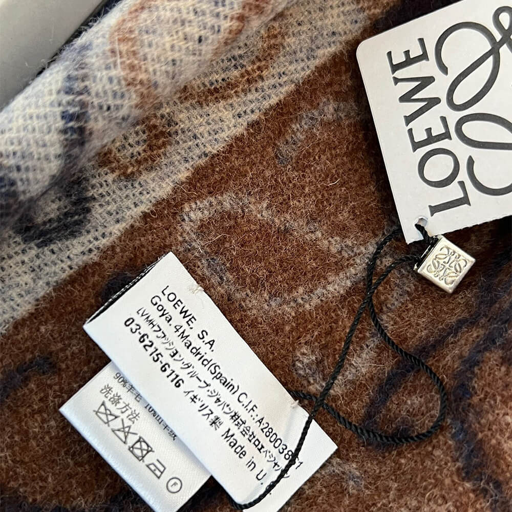 L0ew* Scarf in wool and cashmere
