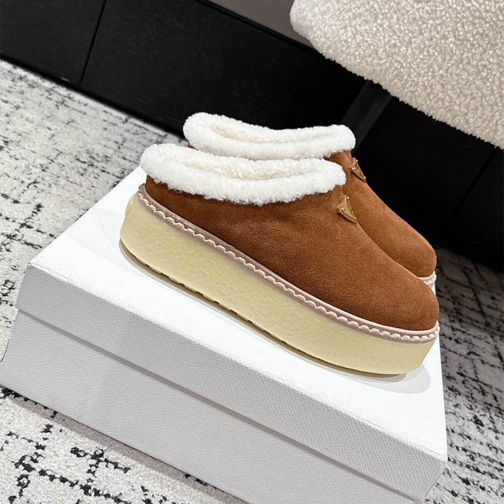 Pra*a Suede slippers