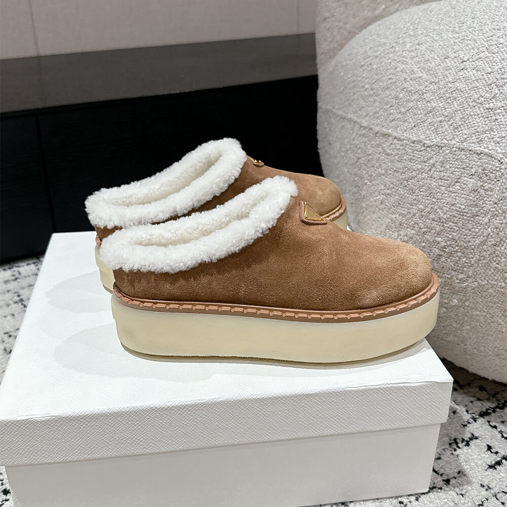Pra*a Suede slippers