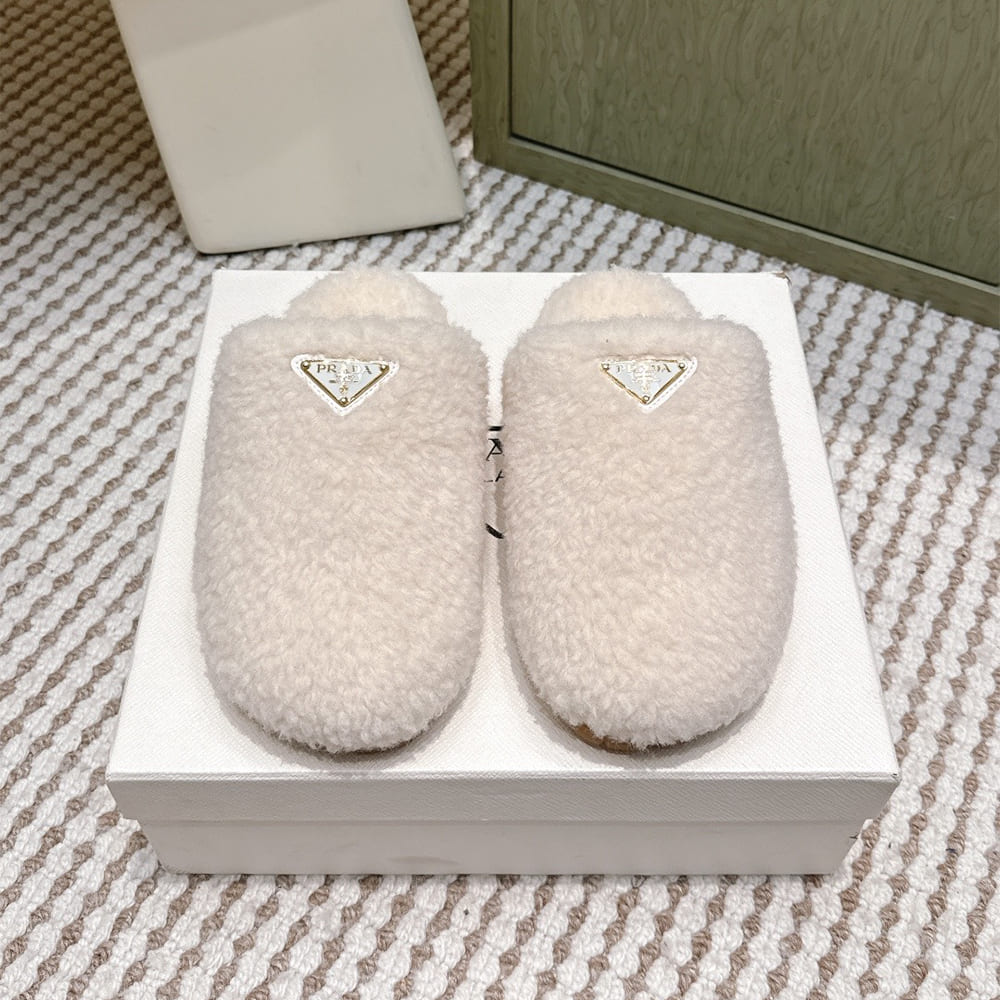 Pra*a Slippers