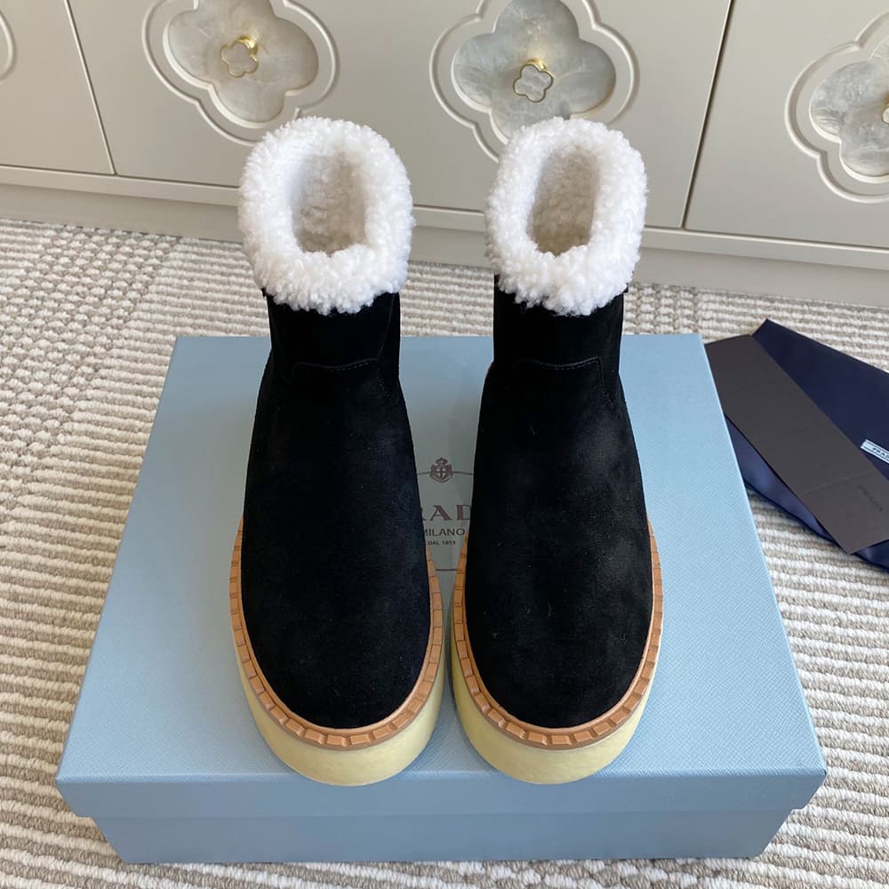 Pra*a Suede booties