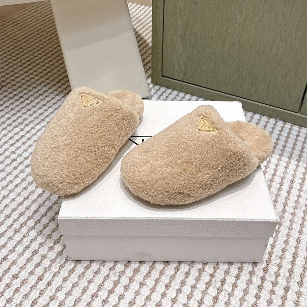 Pra*a Slippers