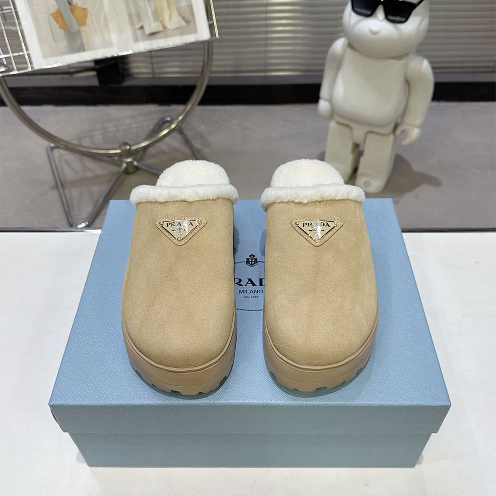 Pra*a Slippers