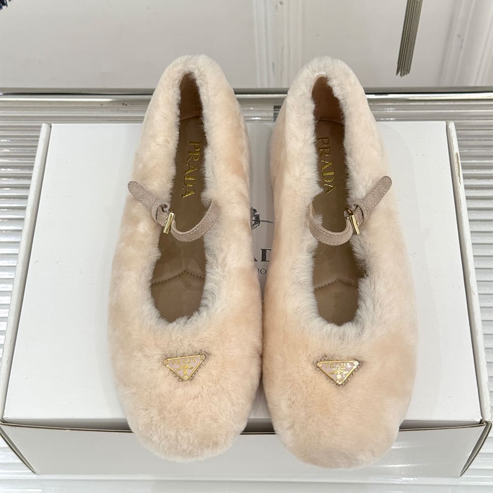 Pra*a Suede Ballerinas