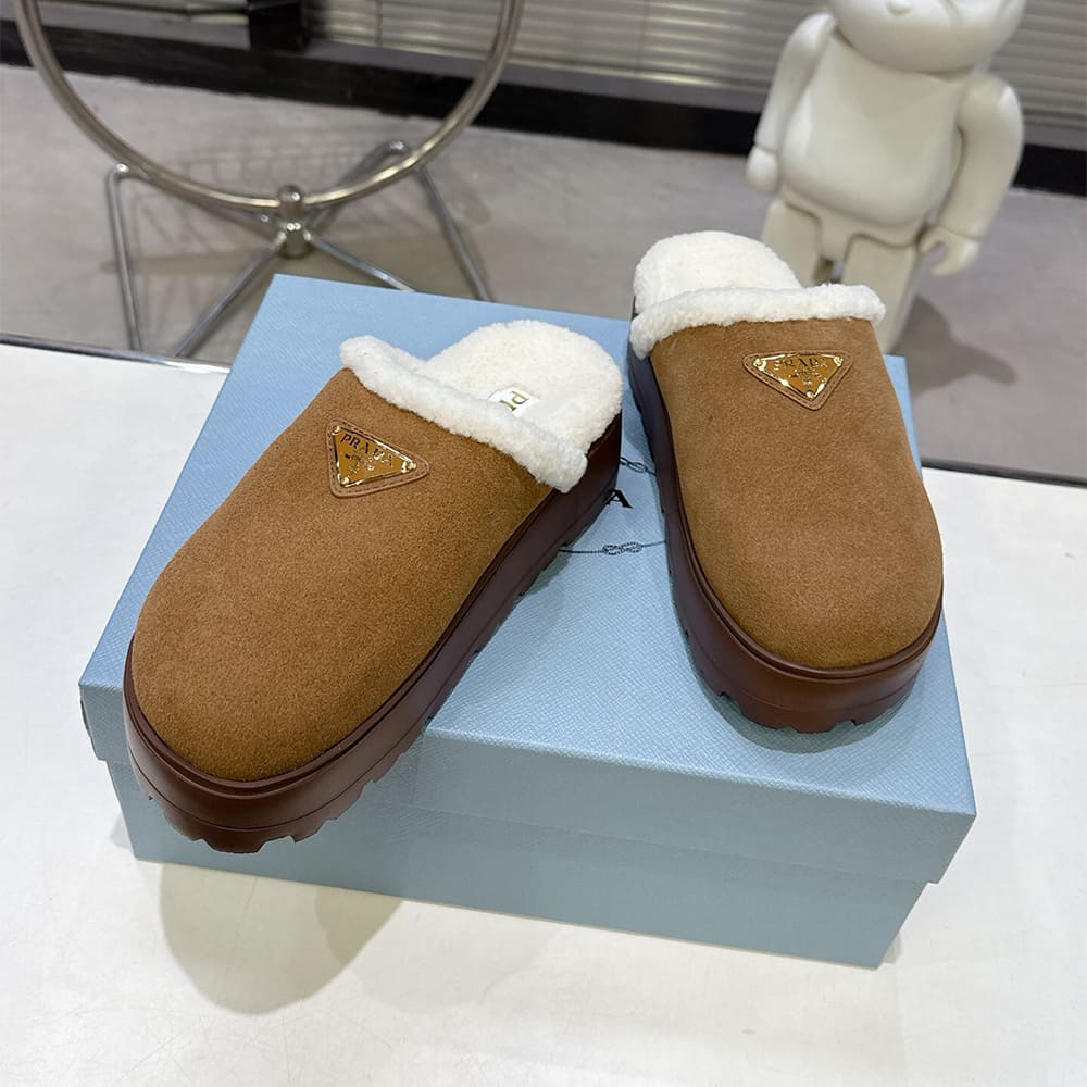 Pra*a Slippers