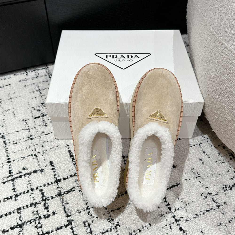 Pra*a Suede slippers