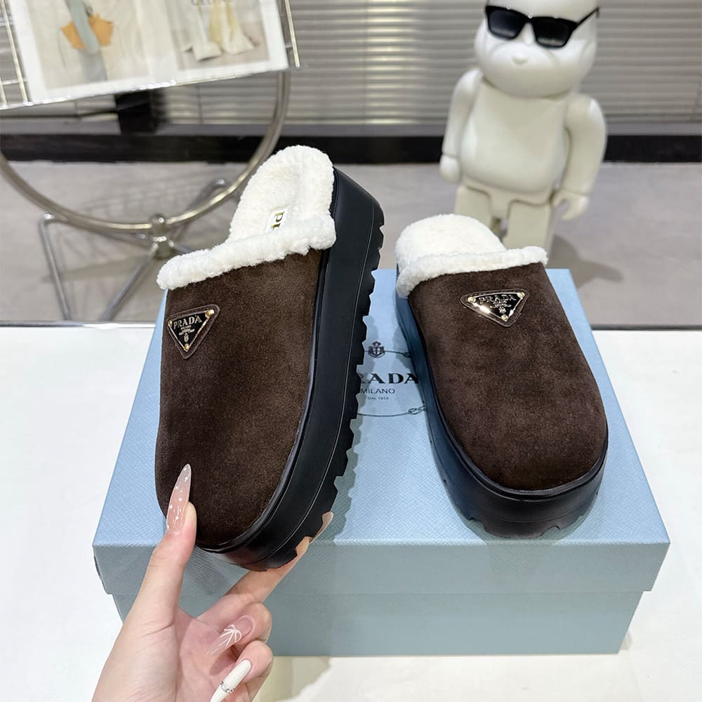 Pra*a Slippers