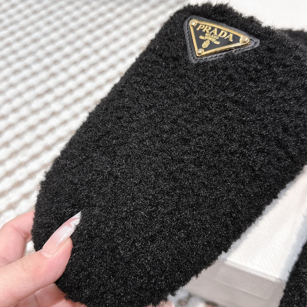 Pra*a Slippers