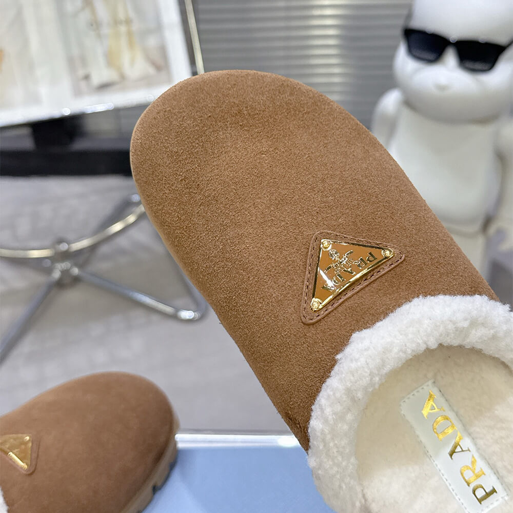 Pra*a Slippers