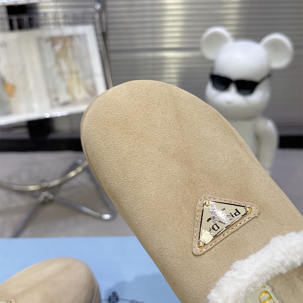 Pra*a Slippers