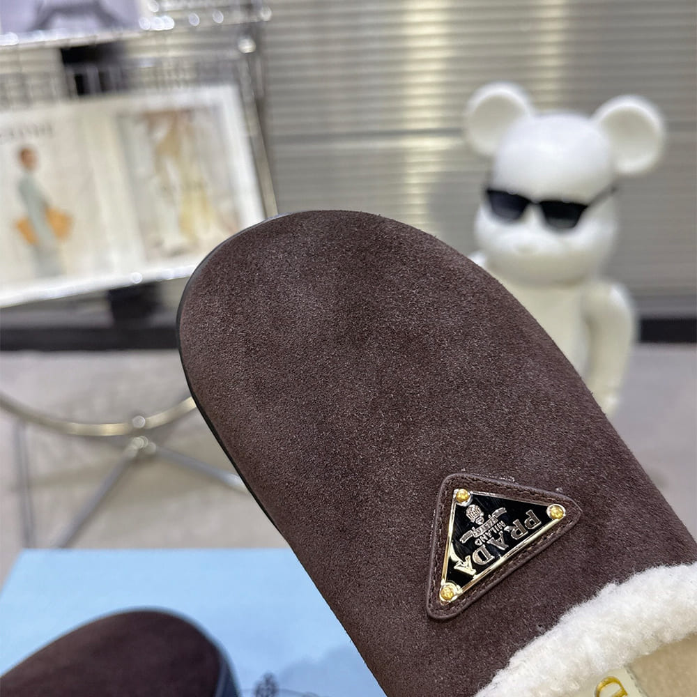 Pra*a Slippers