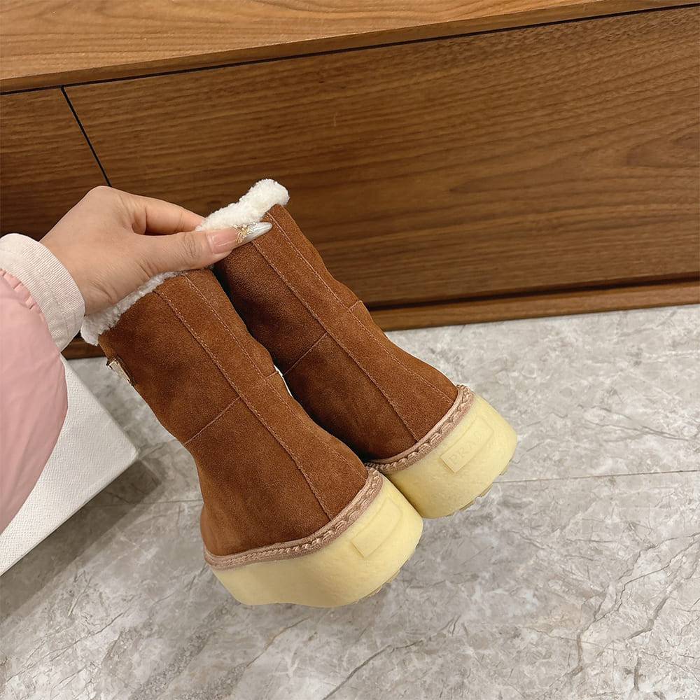 Pra*a Suede booties