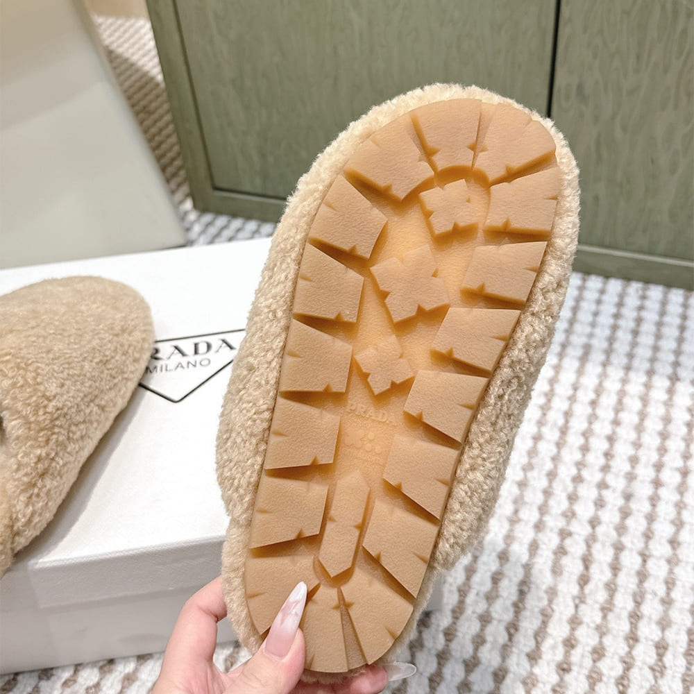 Pra*a Slippers