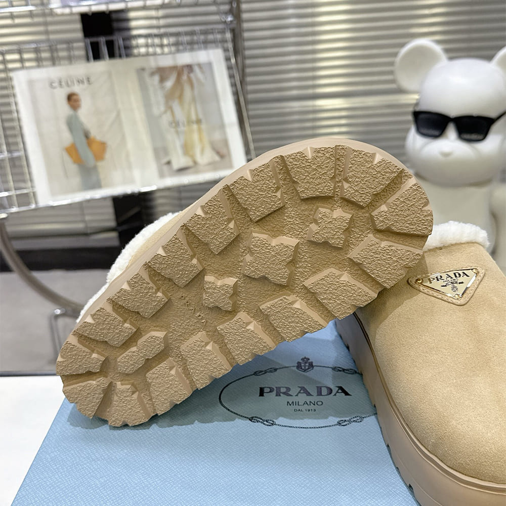 Pra*a Slippers