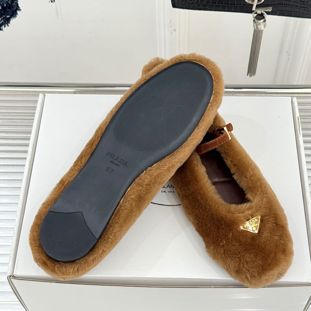 Pra*a Suede Ballerinas