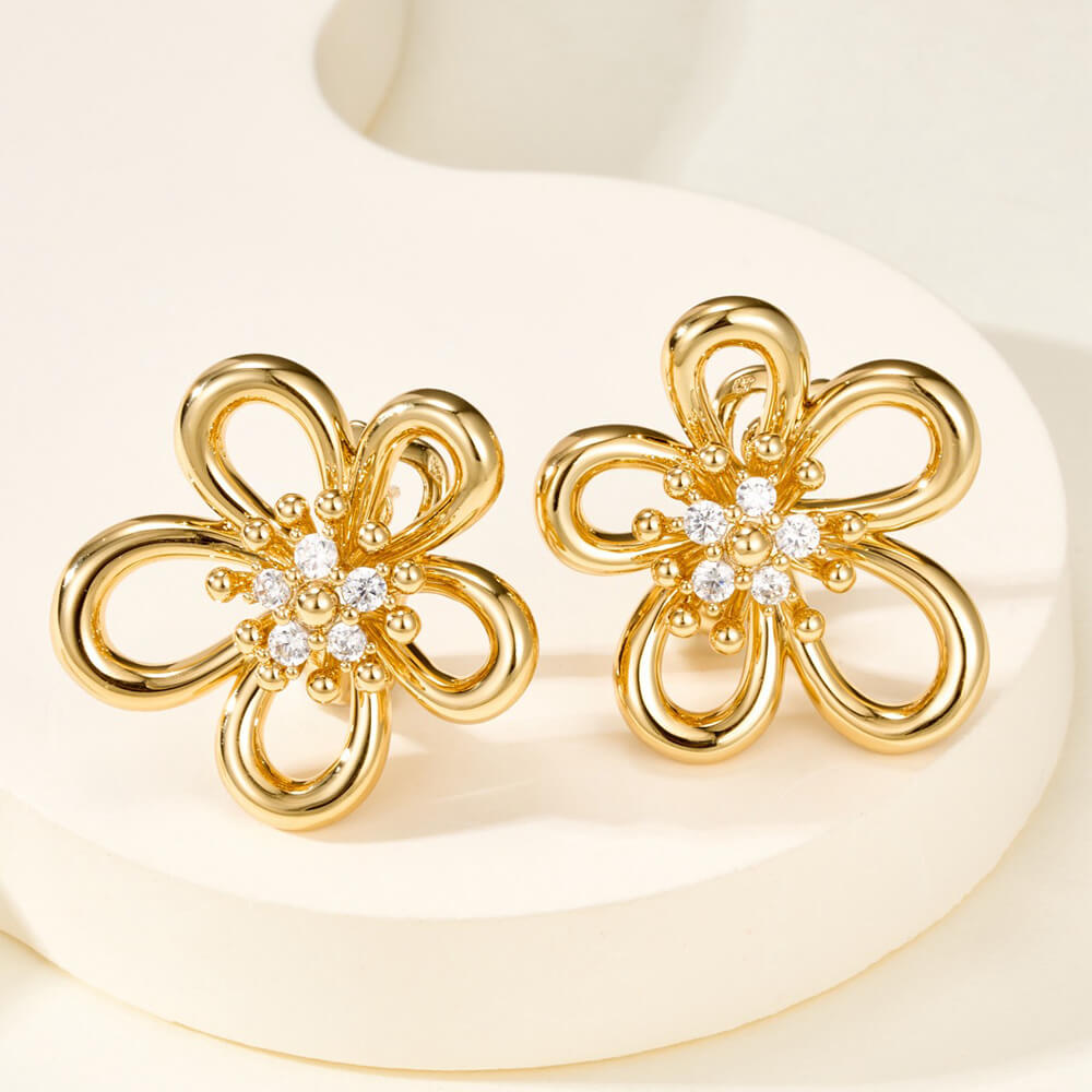VCA Flowerlace Earrings
