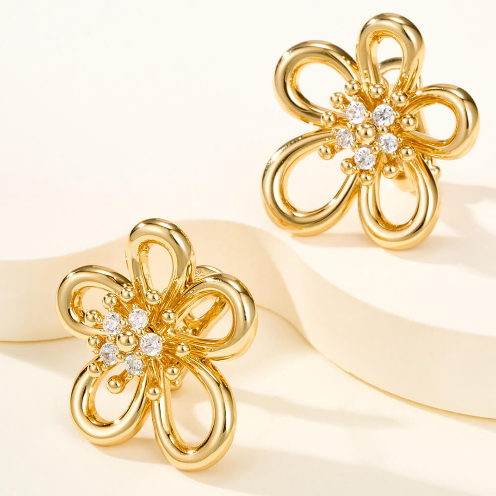 VCA Flowerlace Earrings