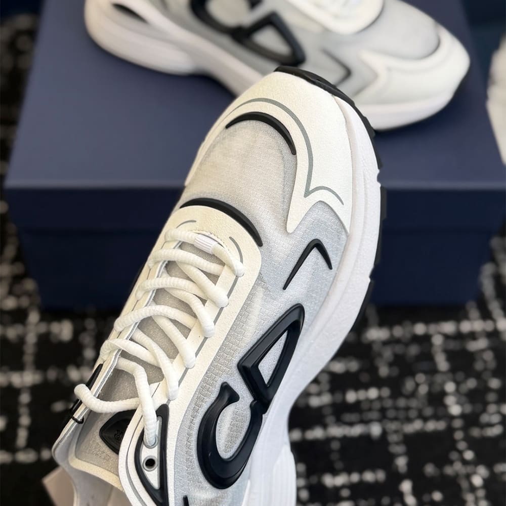 D10r B30 Countdown Tech Sneaker