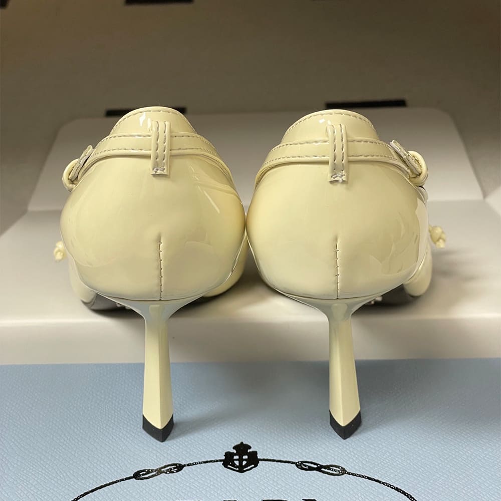Pra*a Open-side leather pumps