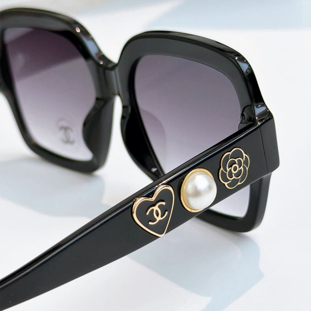 Ch**el Square Sunglasses