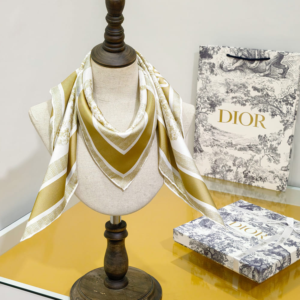 D10r Toile de Jouy Sauvage 90 Square Scarf