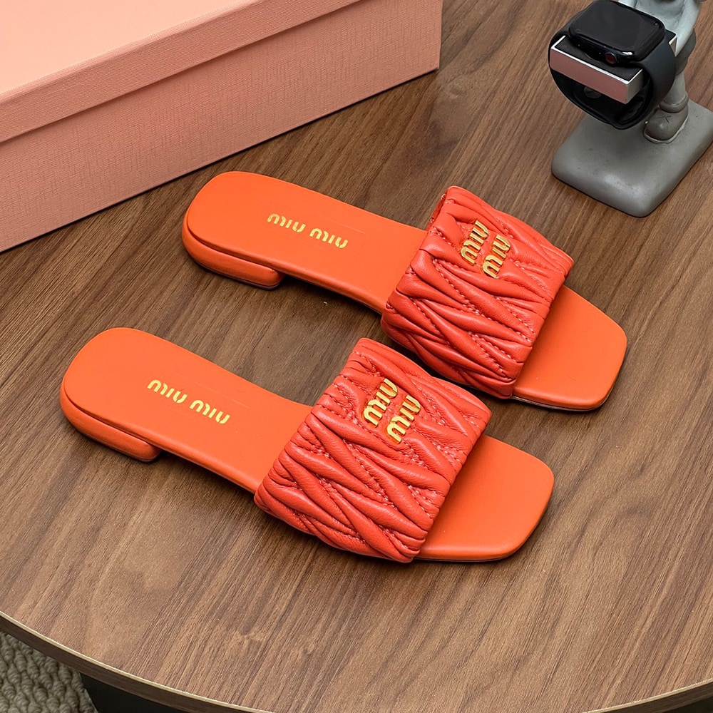 M1um1u Matelasse nappa leather slides (EU SIZE 35-42)