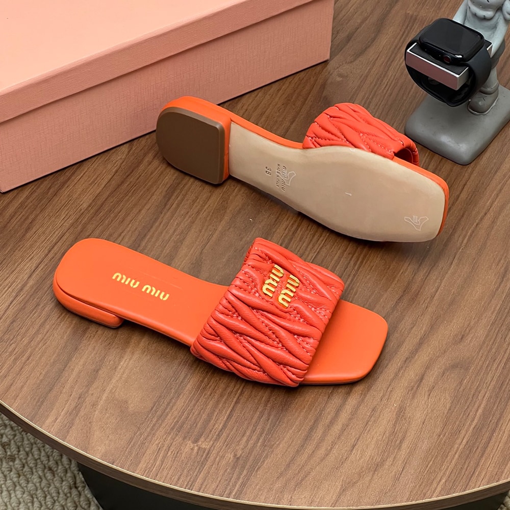 M1um1u Matelasse nappa leather slides (EU SIZE 35-42)