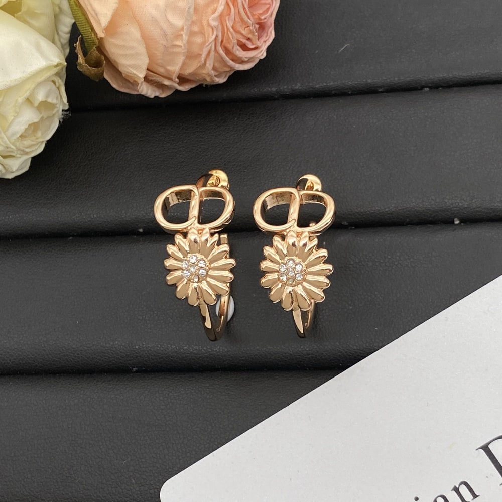 D10r CD Multi Flowers Hoop Earrings