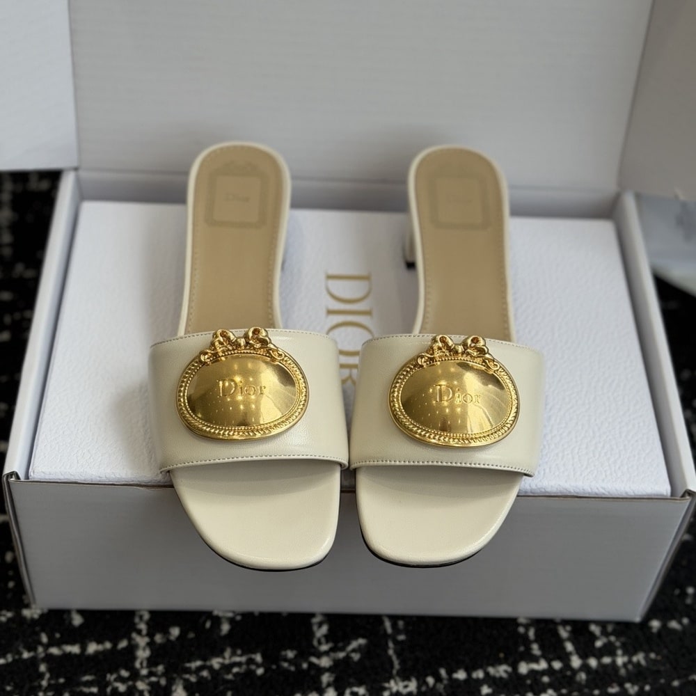 D10r Medaillon Buckle Heeled Slide (EU SIZE 35-42)
