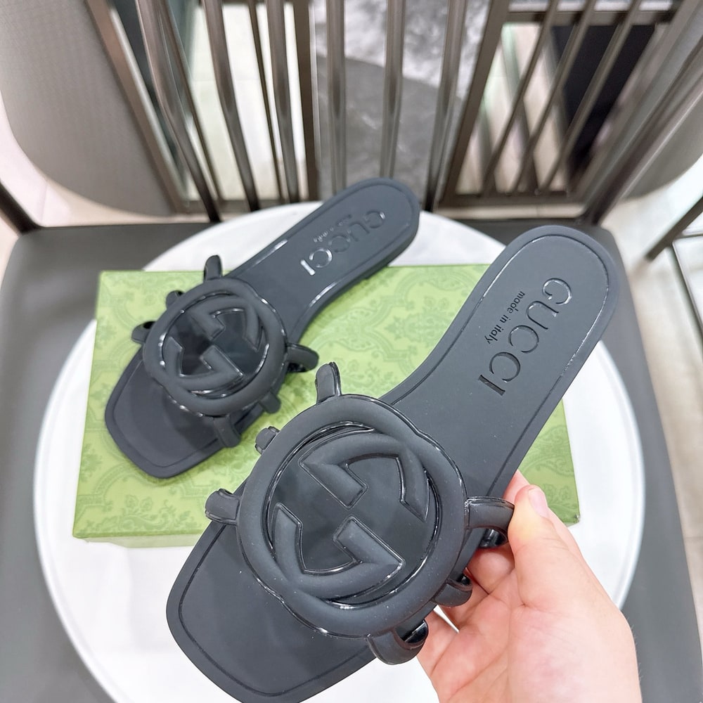 Gvc*1 Women’s Interlocking G slide sandal(EU SIZE 35-42)