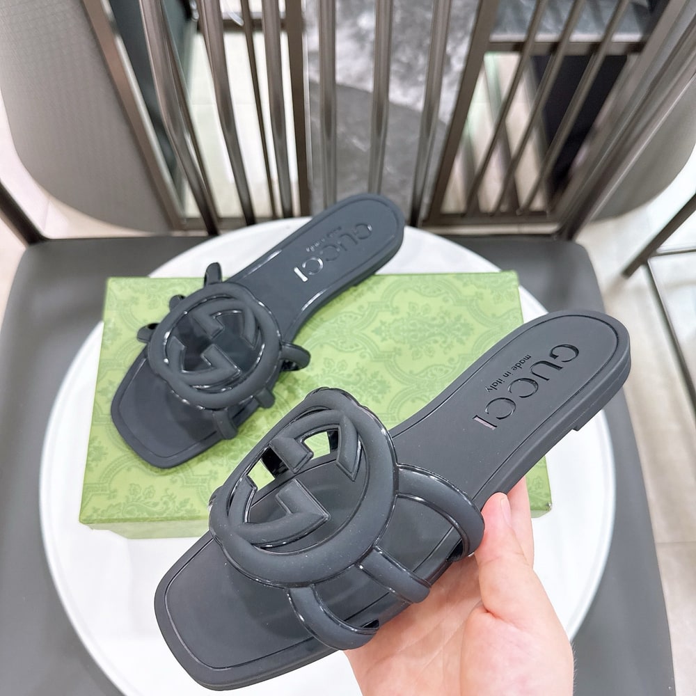 Gvc*1 Women’s Interlocking G slide sandal(EU SIZE 35-42)
