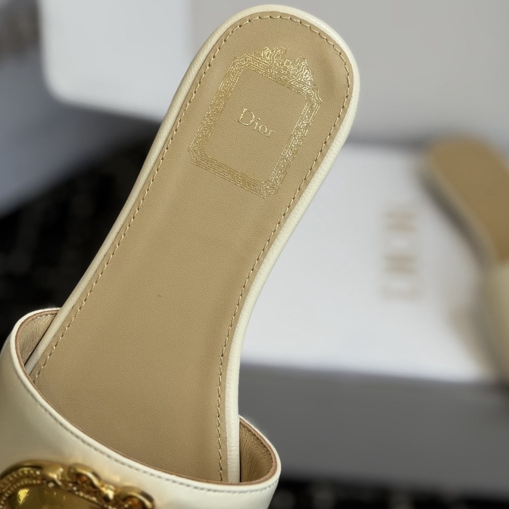 D10r Medaillon Buckle Slide (EU SIZE 35-42)