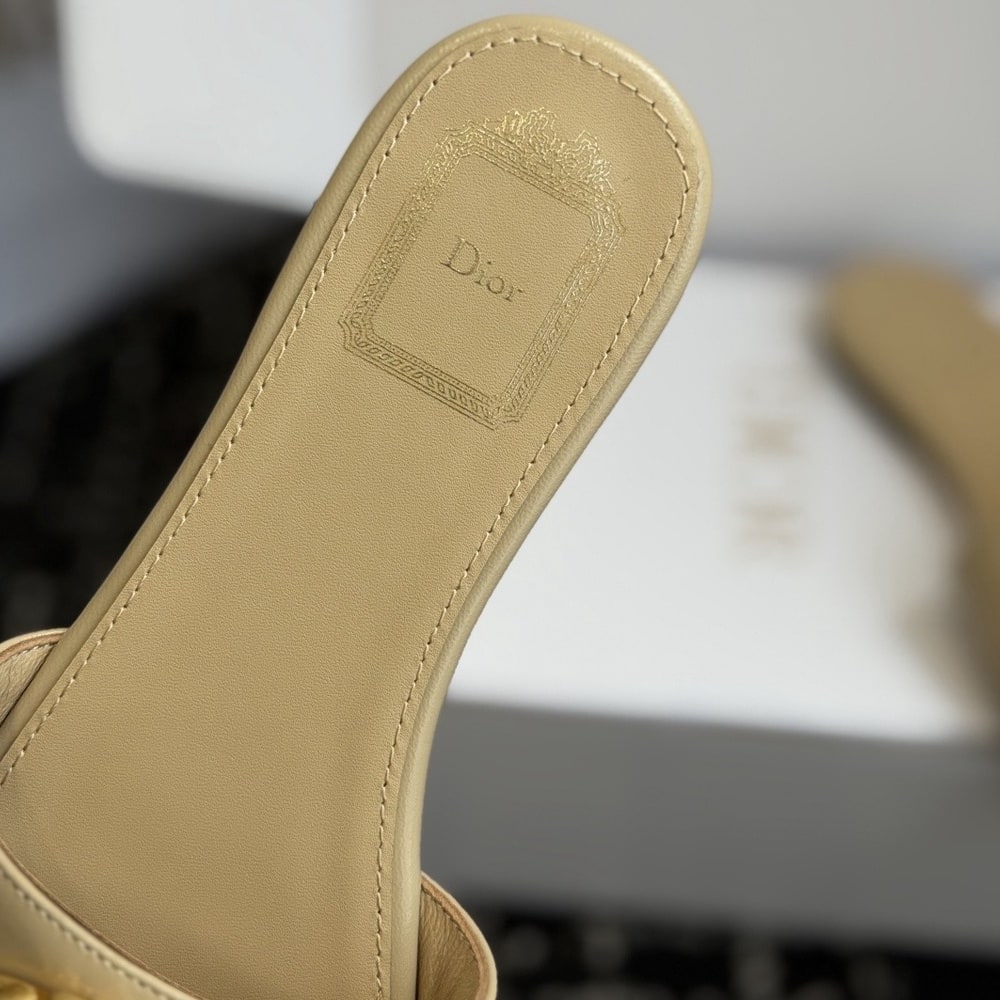 D10r Medaillon Buckle Slide (EU SIZE 35-42)