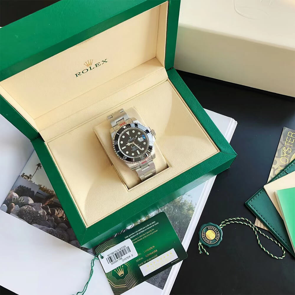 R01ex Submariner Date