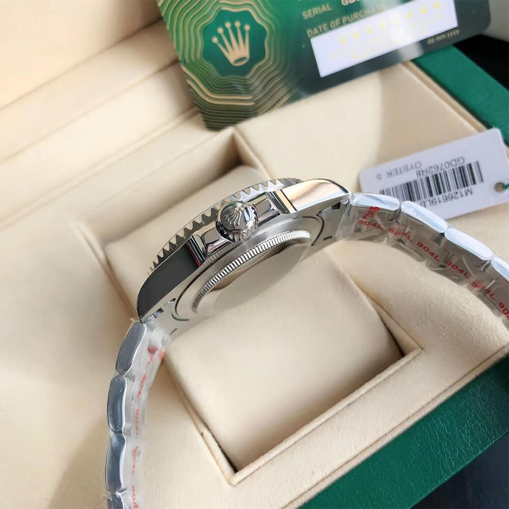 R01ex Submariner Date