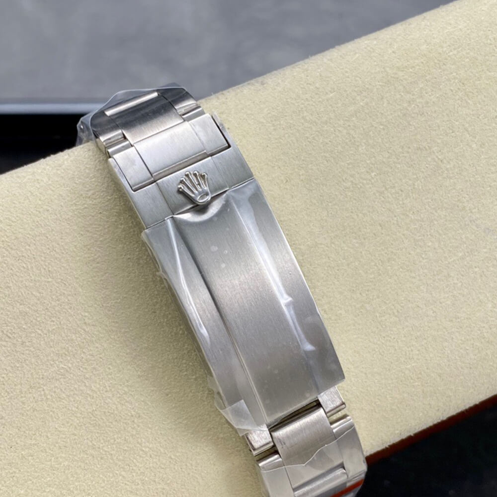 R01ex Submariner Date