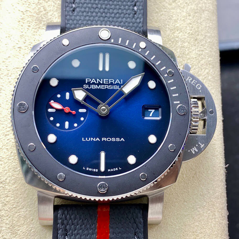 Pa*e*a1 Submersible Luna Rossa