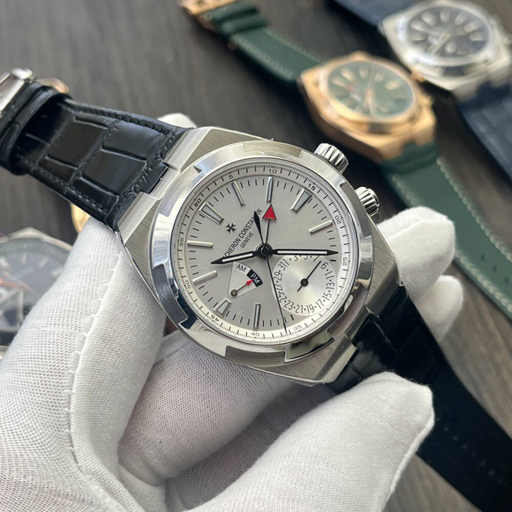 Vacheron C0nstan1n Overseas dual time