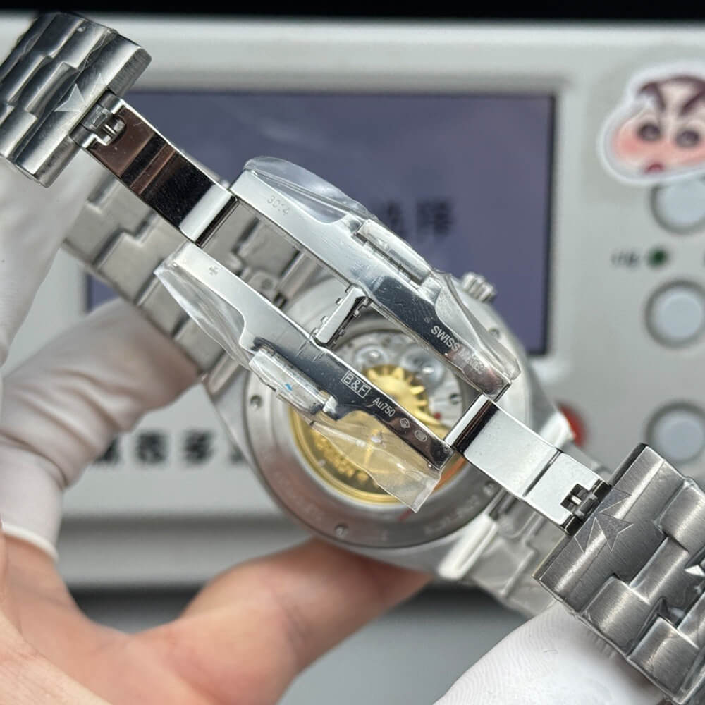 Vacheron C0nstan1n Overseas Chronograph