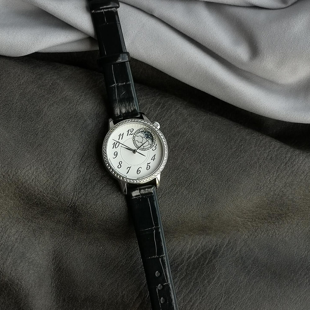 Vacheron C0nstan1n Egerie Moon phase