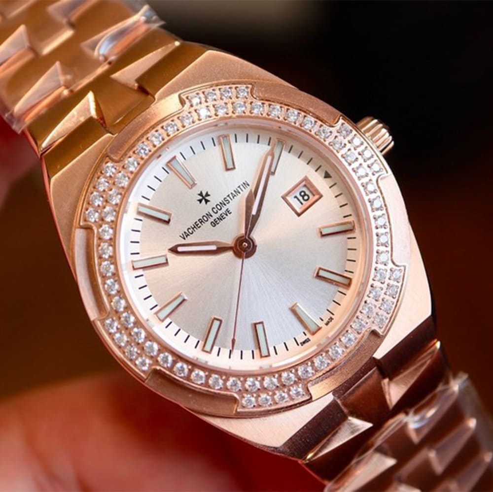Vacheron C0nstan1n Overseas Self-winding