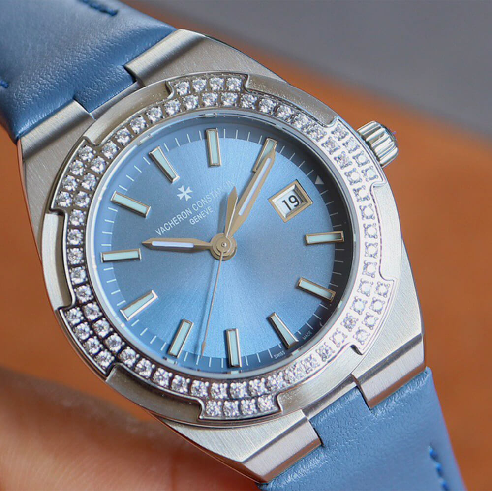 Vacheron C0nstan1n Overseas Self-winding
