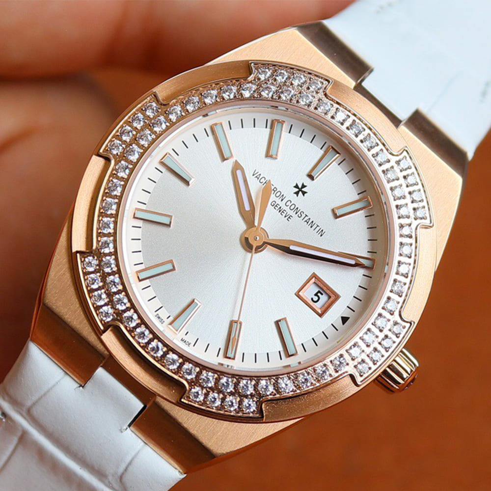 Vacheron C0nstan1n Overseas Self-winding