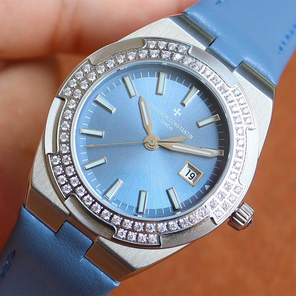Vacheron C0nstan1n Overseas Self-winding