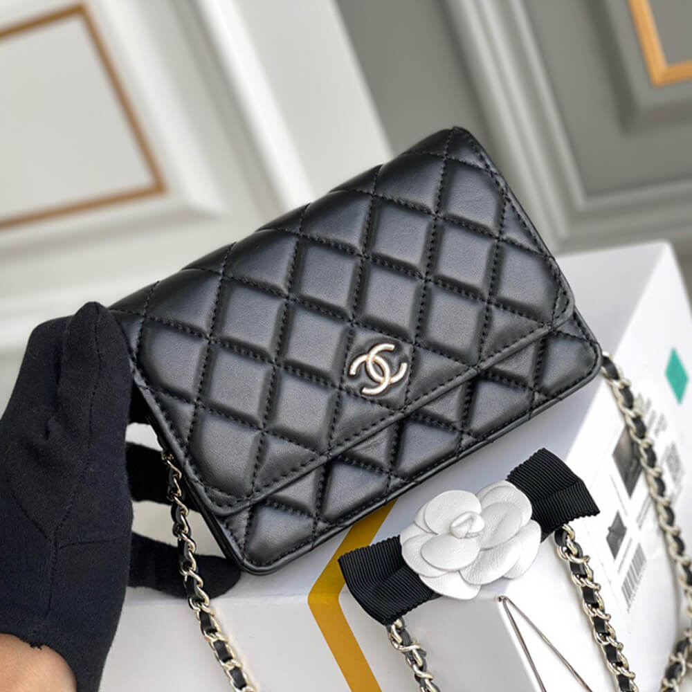 Ch**el MINI WALLET ON CHAIN
