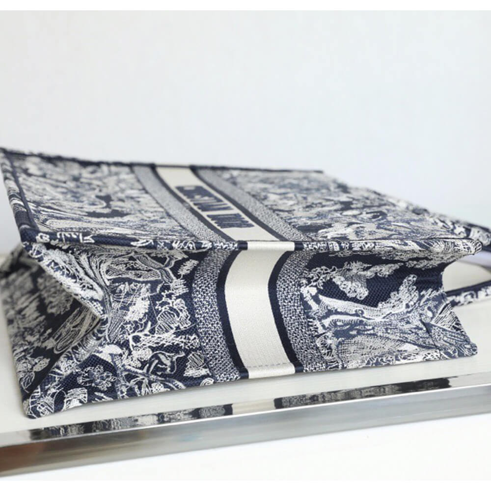 LARGE D10r BOOK TOTE