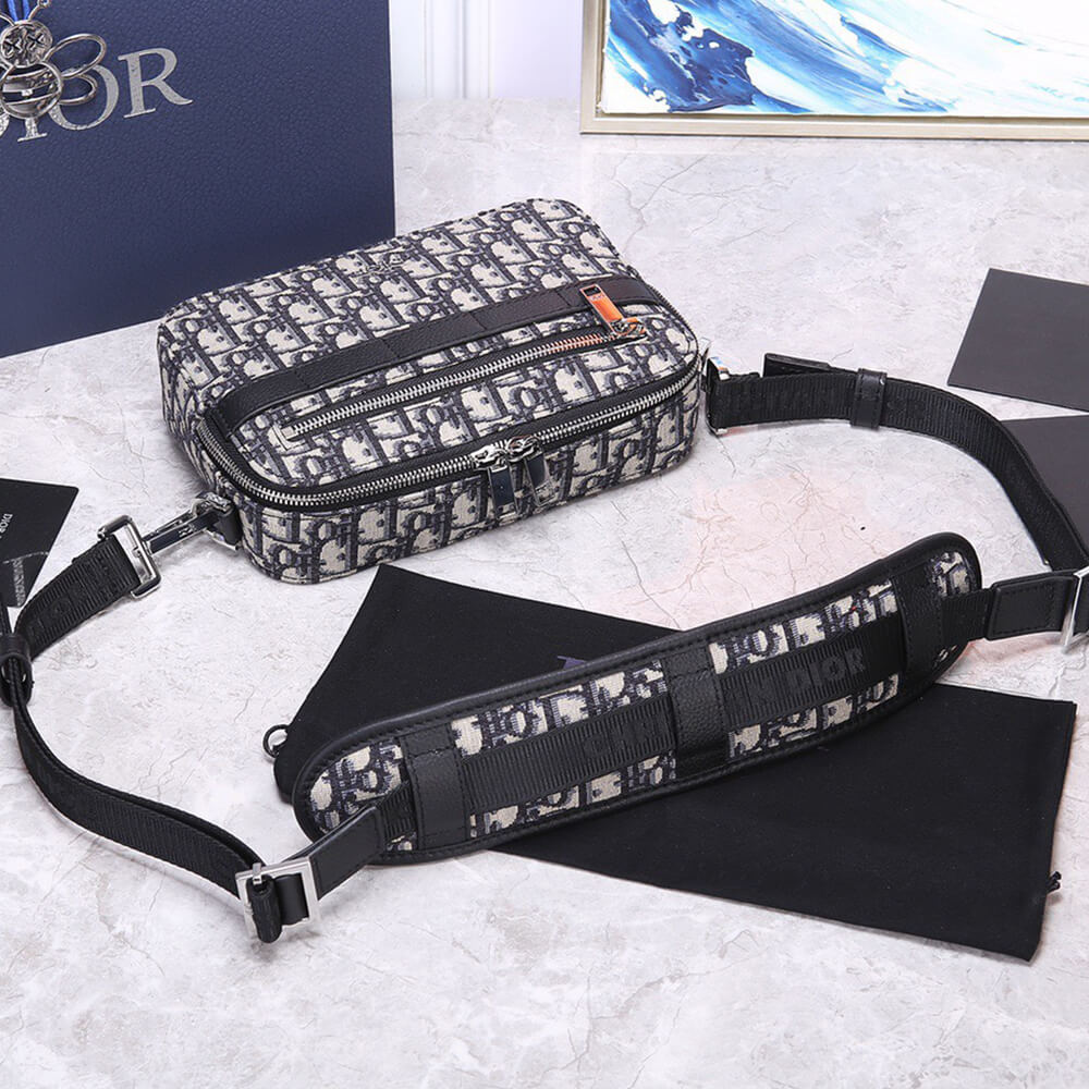 D10r SAFARI MESSENGER BAG